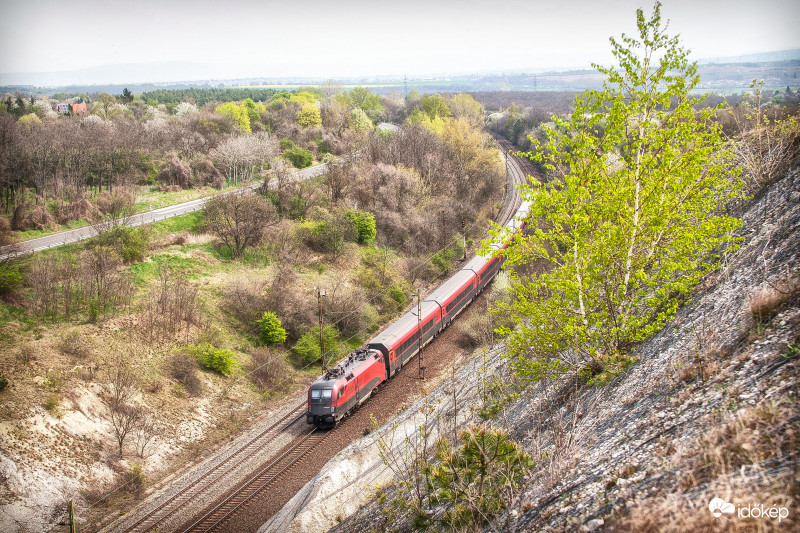 Railjet a szári bevágásban