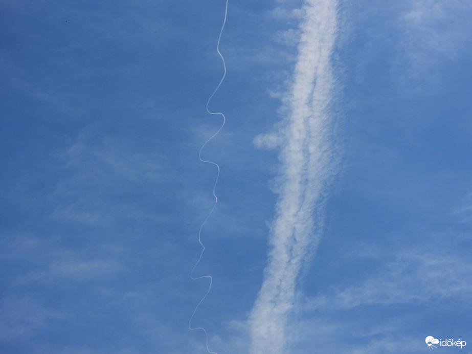 Hullámos kondenzcsík