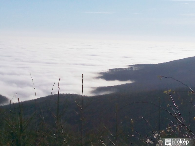 A karácsonyi köd fölött  1