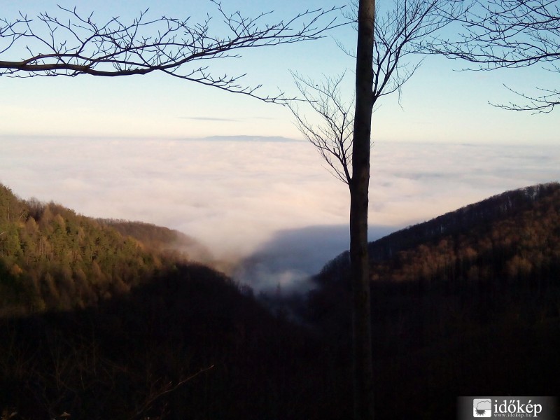 A karácsonyi köd fölött 2