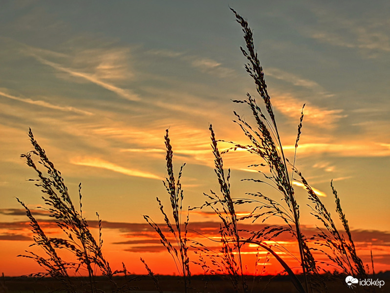 Csillapodó szél, sárguló égbolt