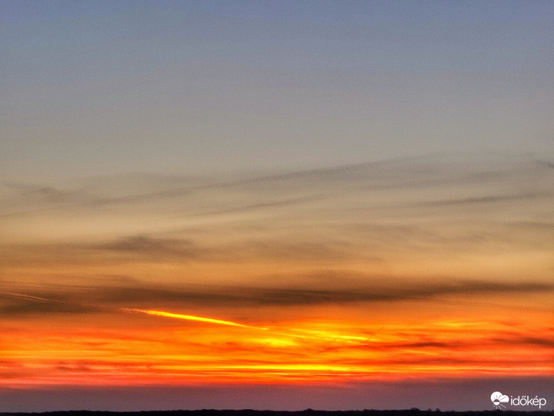 Besodródott fátyolsávos alkony