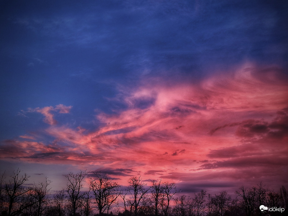 Nyújtózkodó színvarázs