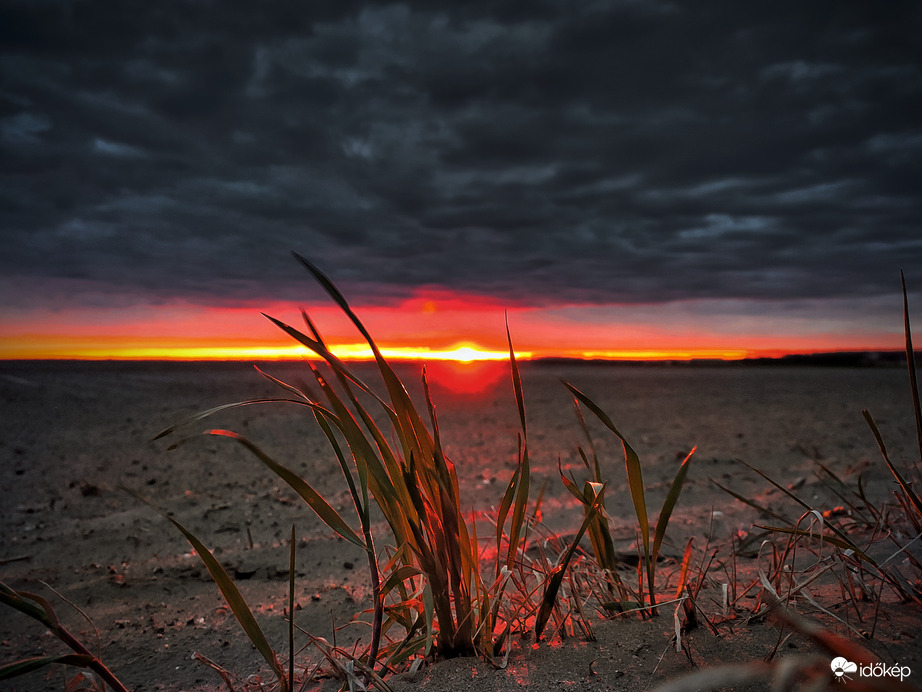 Nem e világi kontrasztok