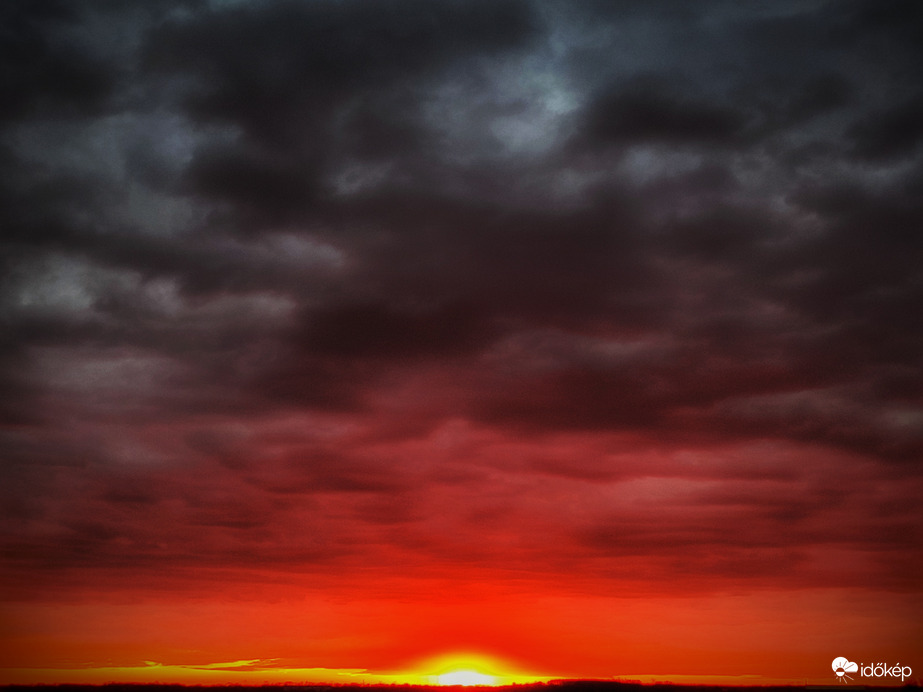 Bekacsintott a nap a paplan alá