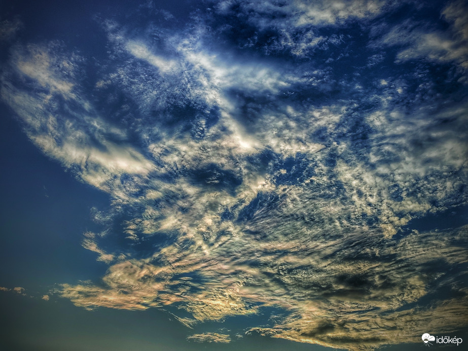 Stabil légréteget ábrázoló felhővarázs