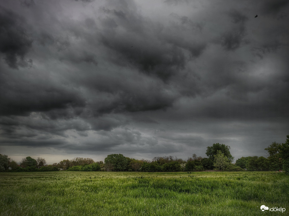 Komolynak látszó, ám komolytalan záporok érkezése