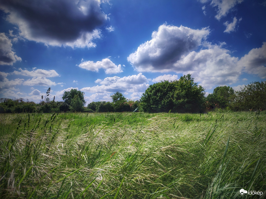 Szeles, gomolyfelhős hangulat