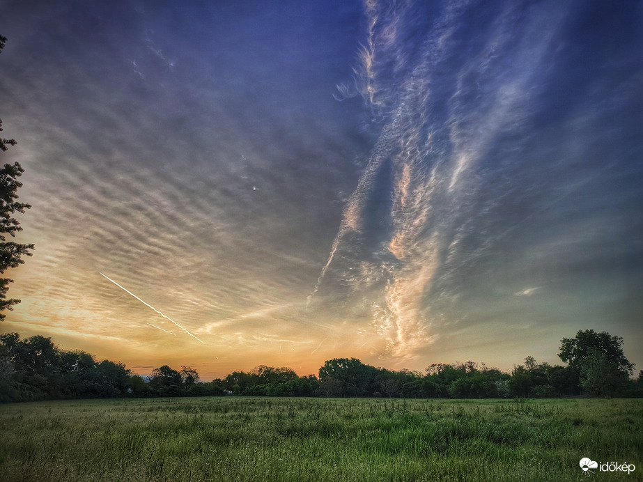 Reggeli felhőfolyam