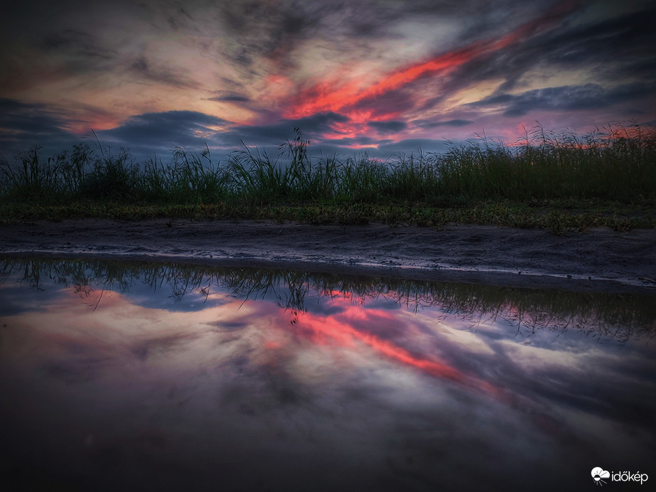 Alkonyat a májusi pocsolyával
