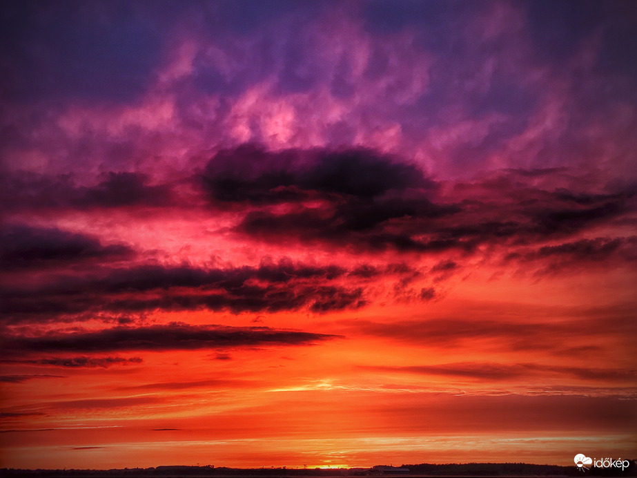 Lobbanékony alkonyat