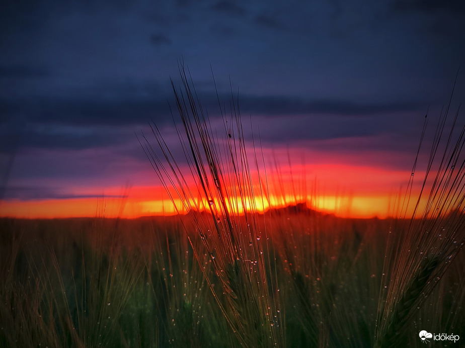 Alkonyat a két mediterrán ciklon között