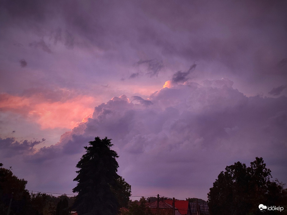 A még akkor fejlődő sóskúti szupercella naplementekor