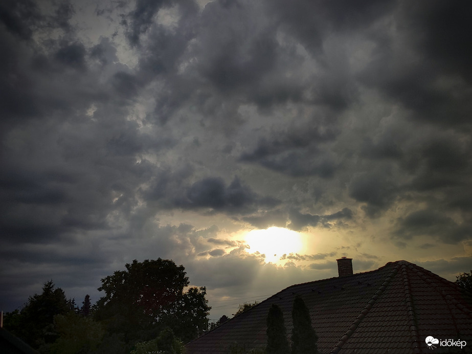 Ma korábban fog sötétedni