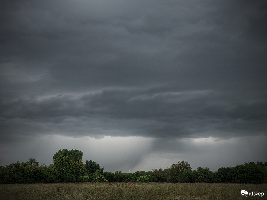 Hozzánk osonó vihar