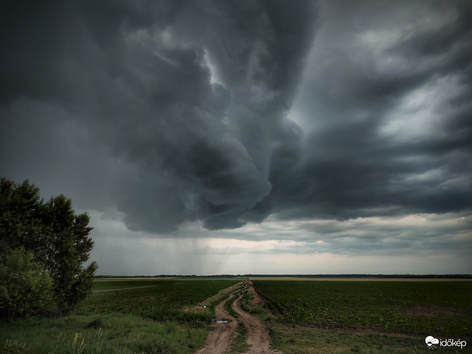 Percekre az égszakadástól
