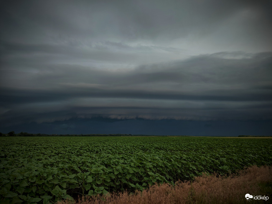 Pofás peremfelhős érkezés
