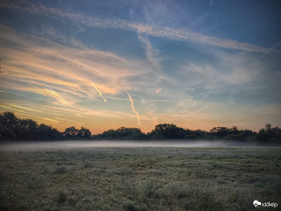 Régen látott napkeltei látkép