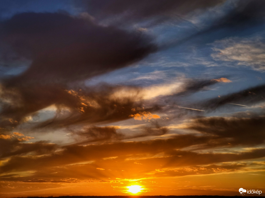 Pamacsok naplemente idején