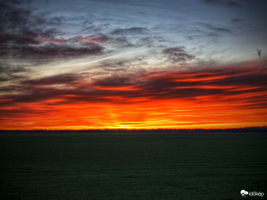 Szeles alkonyati tűzvarázs