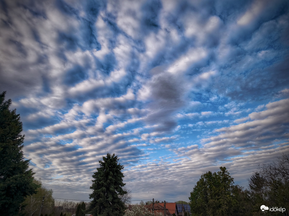 Párnák érkeznek naplementére