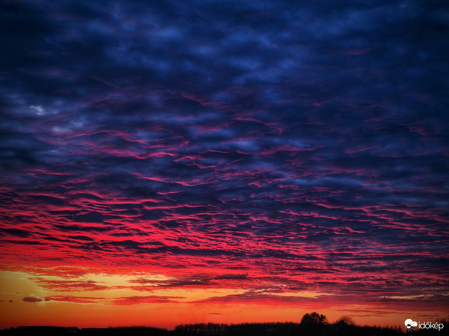 Lassan csillapodó tűzvarázs