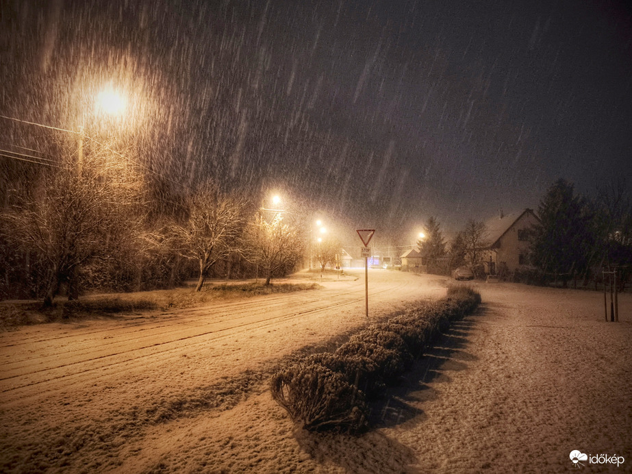 Szilveszter esti havas látkép