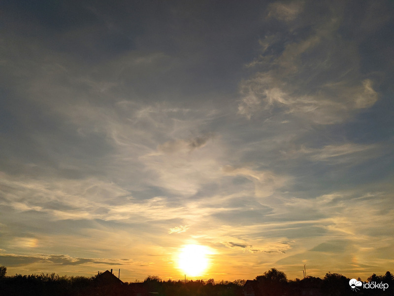 Melléknapos naplemente