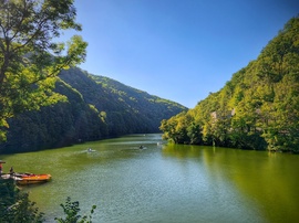 Hámori-tó a még zavartalan napsütésben