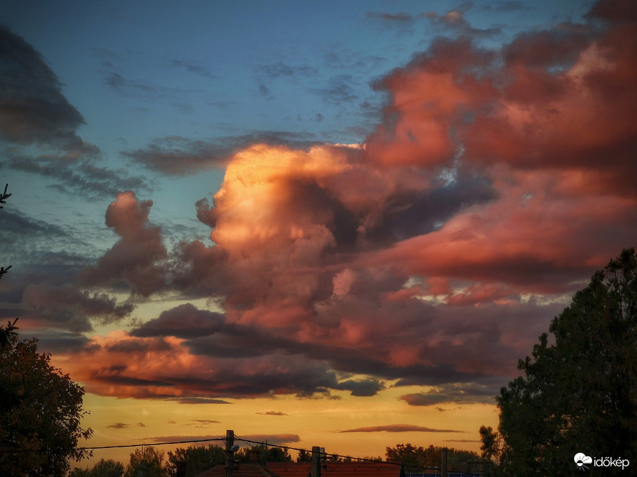 Fortyogás egy októberi naplementekor