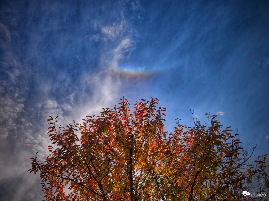 zenitkörüli ív koronázta meg az őszi színvarázst