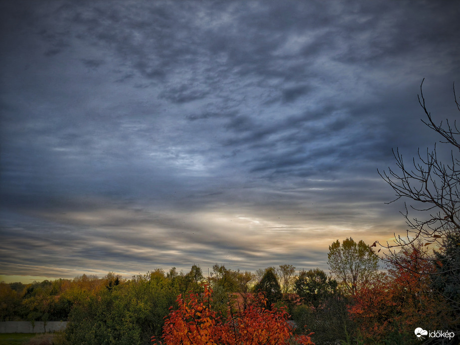 Frontfelhős hullámzás