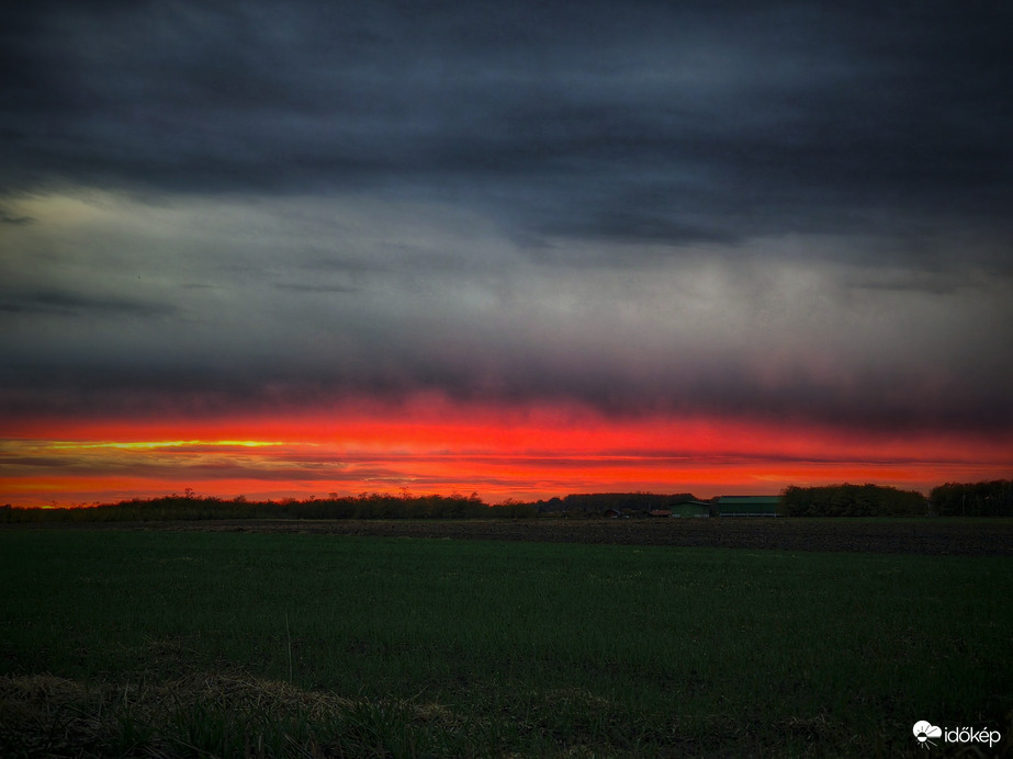 Minap tőlünk jóval messzebbre látszódott a naplemente varázsa