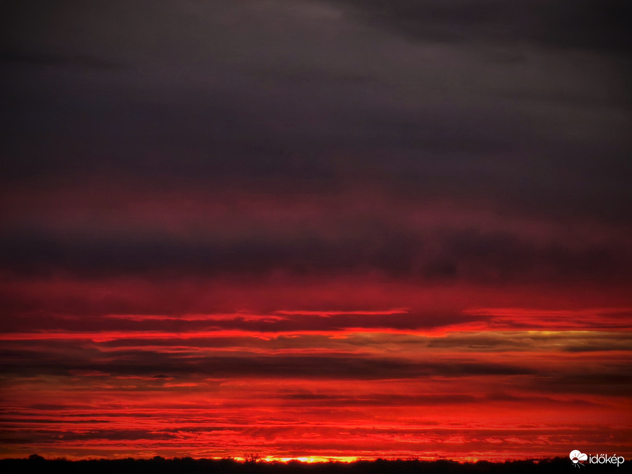 Meseszép látványban lehetett részük a Balaton környékieknek