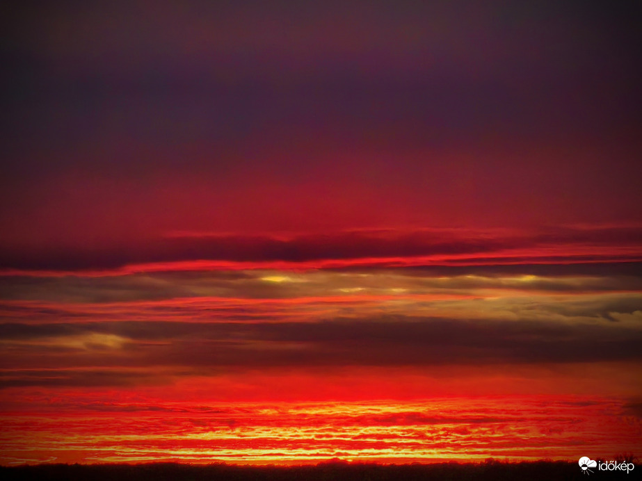 Felcsaptak az alkonyat lángjai