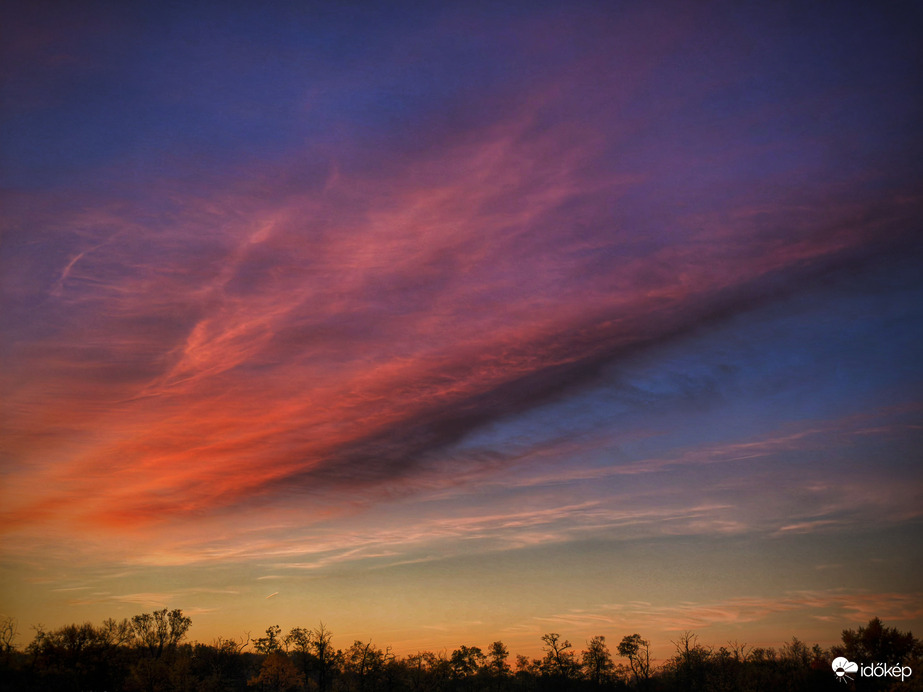 Október végi pirkadati festészet