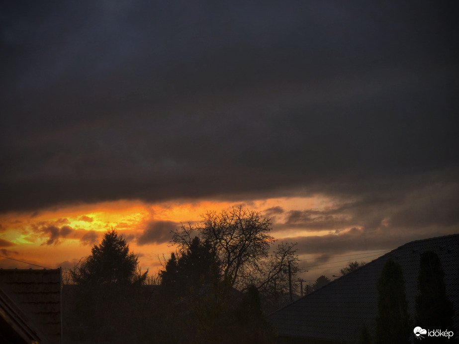 Záporos novemberi naplemente