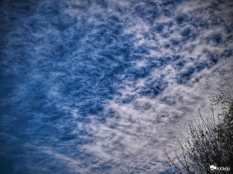 Zavaros, kavargó felhőzet