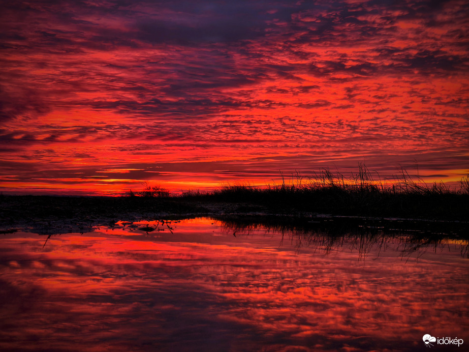 Tüzes november lángtenger égen és földön