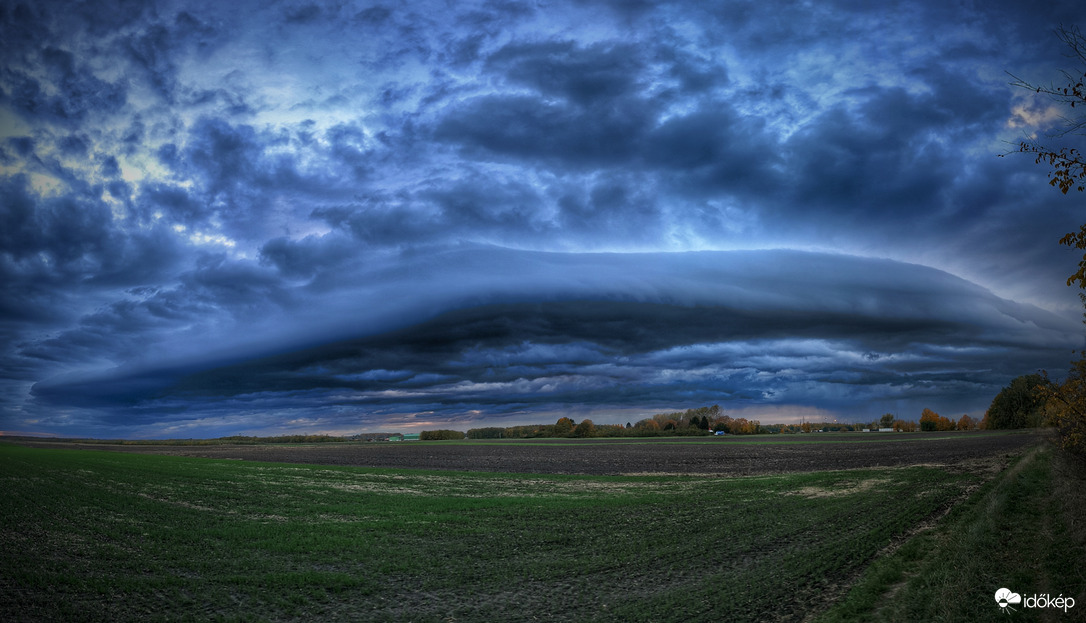 Szárazon, de annál látványosabban futott be a hidegfront