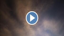 A Dragon átvonulása az ISS mögött nem sokkal