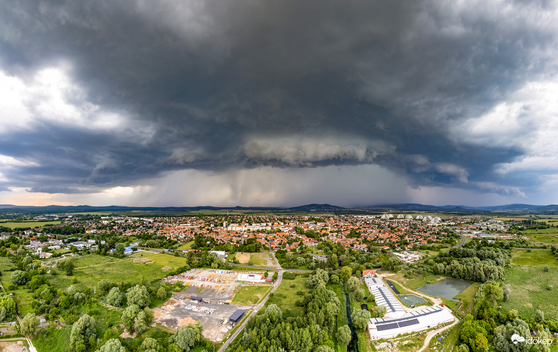 26.05.27. Peremfelhő.