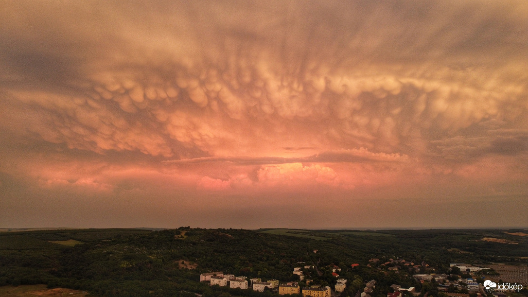 Petőfibánya felett 20:35 kor