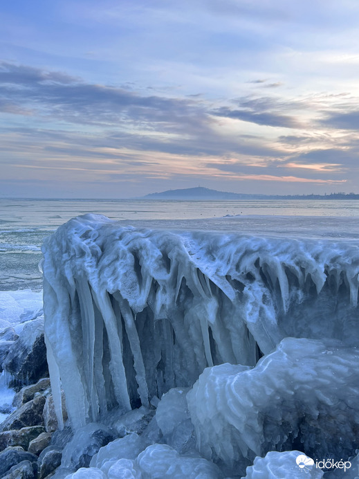 Ma reggeli fátyolos jégvarázs 