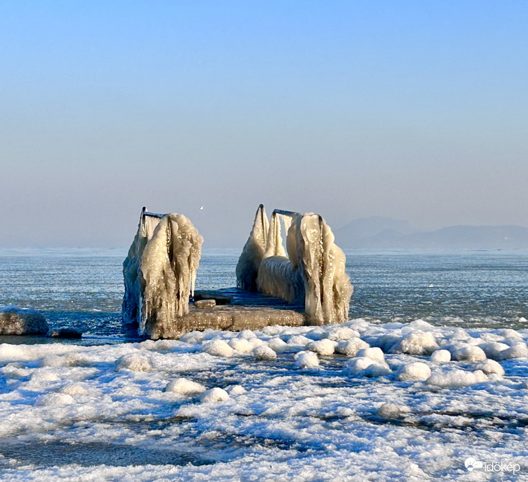 Szépen alakul a jég 