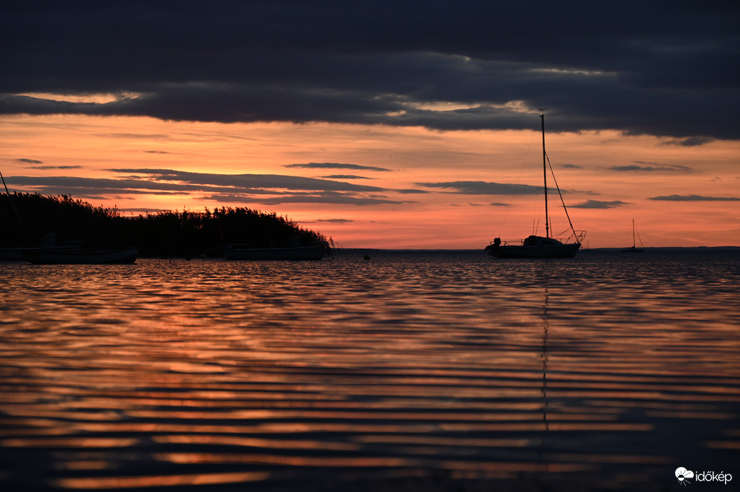 Selyembe burkolódzott esti varázslat 