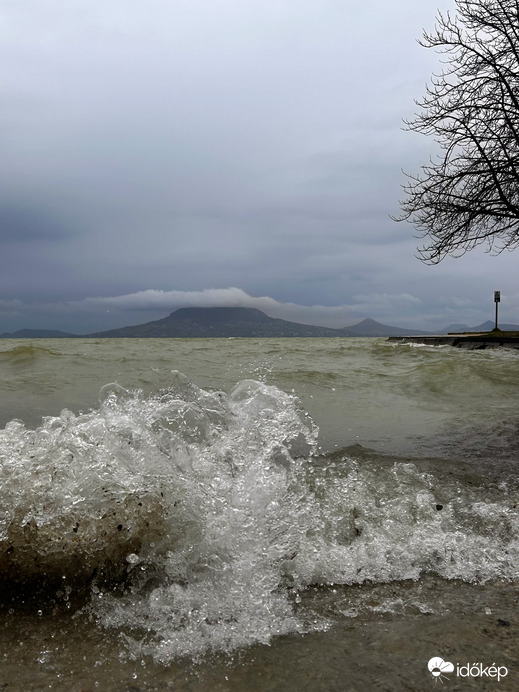 Sapit vegyen ma mindenki…. Badacsony is kapott. 