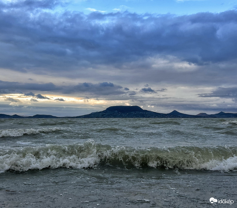 Esti szeles vadító színkavalkáddal