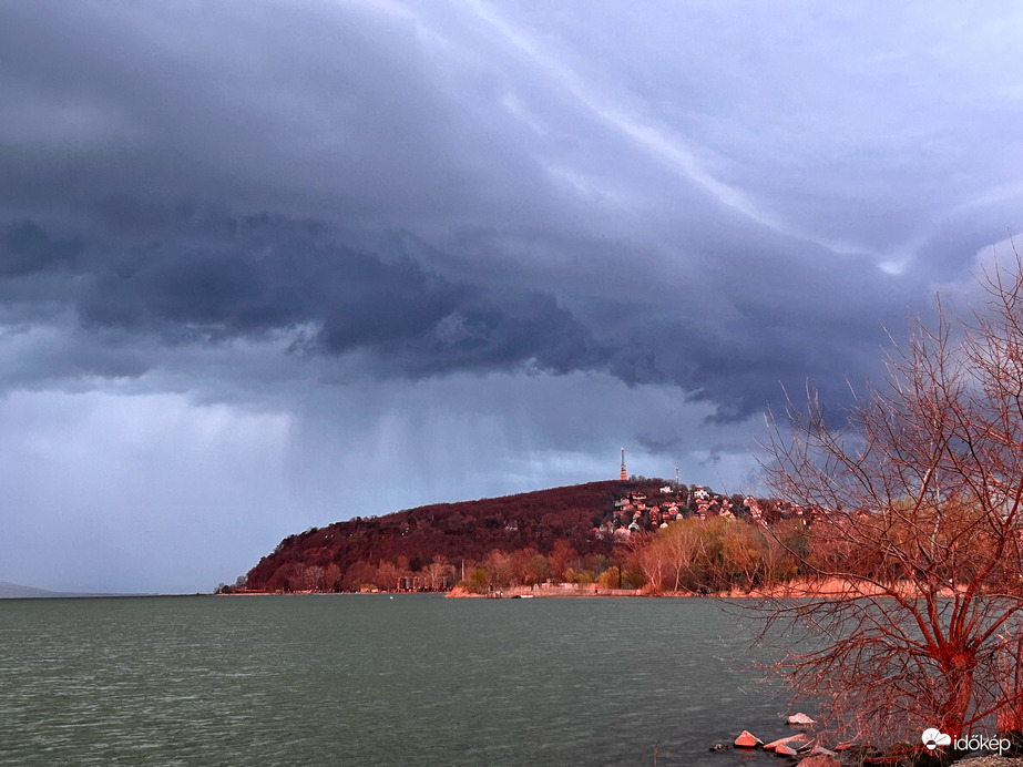 Mögöttem ment le a nap… , bíbor 
