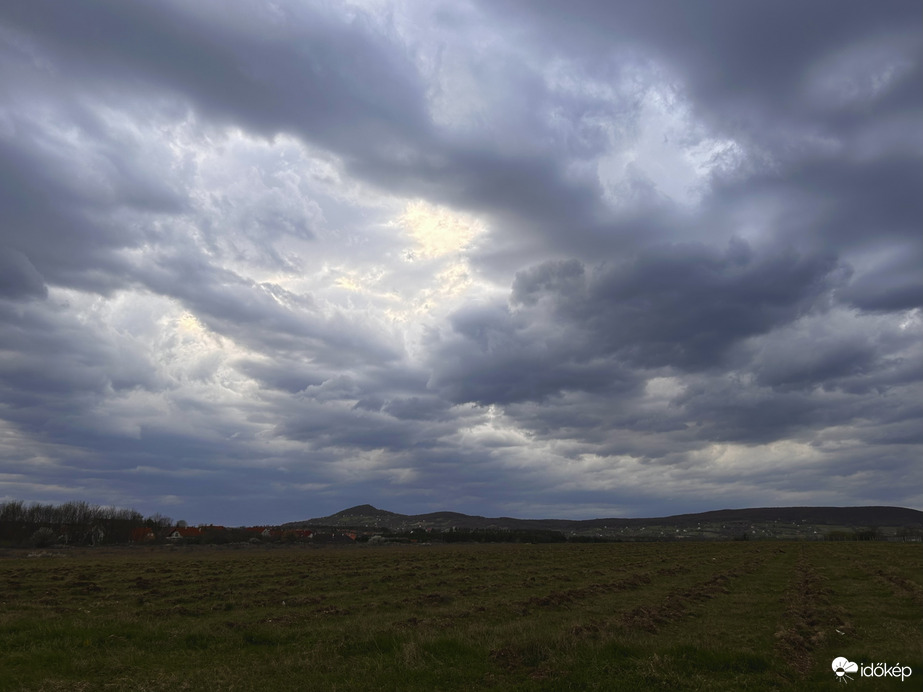 Sötétség Szigliget felett…. 